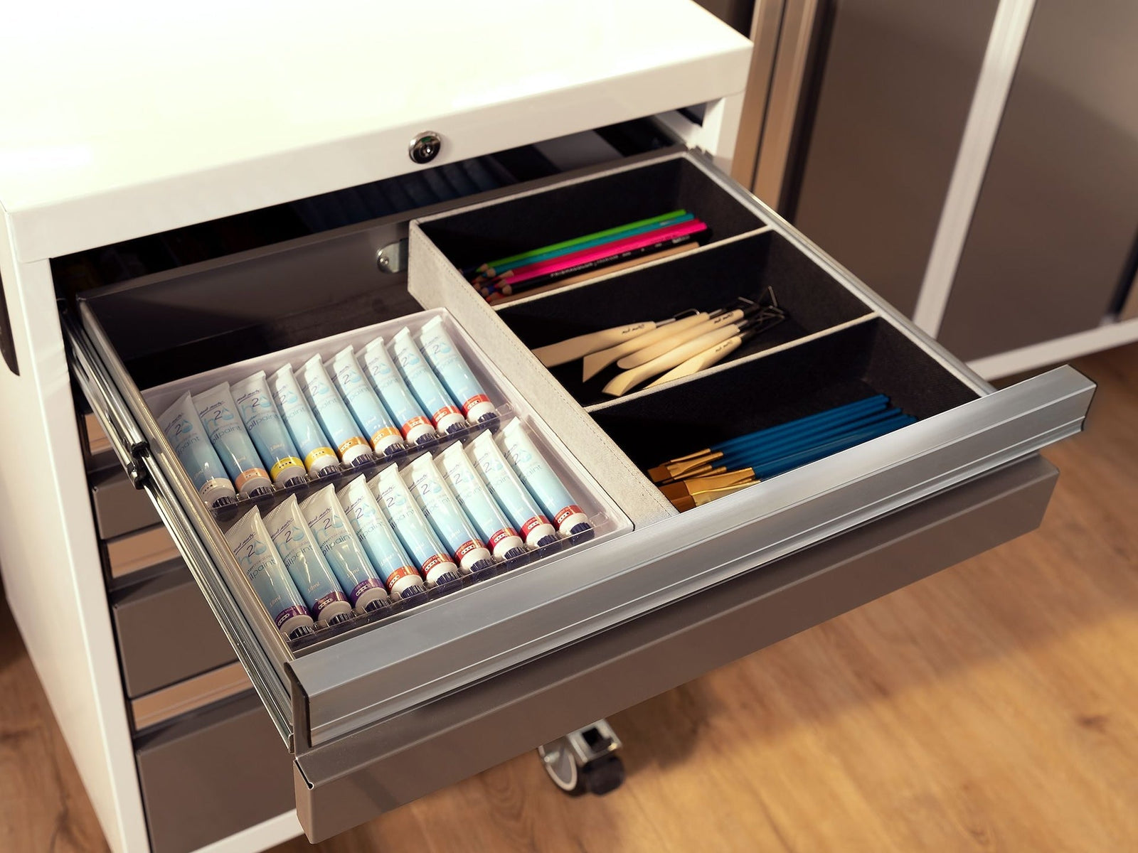 Bold 3.0 Series Lockable 4-Drawer Rolling Tool Cabinet, Fully-Welded, 600-lb Capacity, White/Platinum, 21-in Z6W8 - product image 5